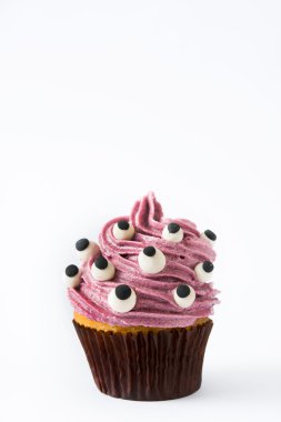 Cadılar Bayramı cupcake gözlü beyaz arka plan üzerinde izole