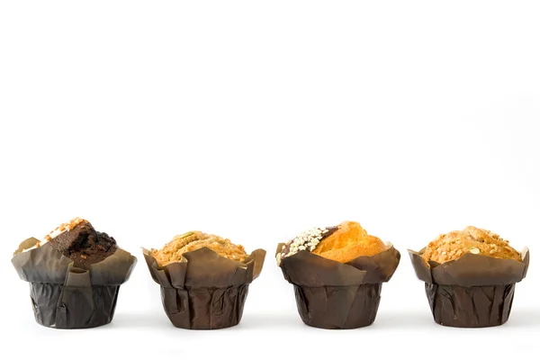 Muffin al cioccolato isolati su sfondo bianco — Foto Stock