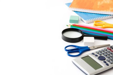 okul malzemeleri beyaz arka planda izole