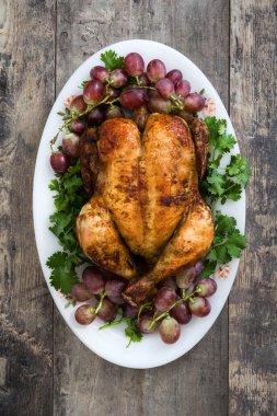 Şükran günü hindisi rustik ahşap zemin üzerine