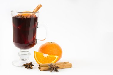 Noel beyaz arka plan üzerinde izole şarap mulled