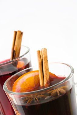 Noel beyaz arka plan üzerinde izole şarap mulled