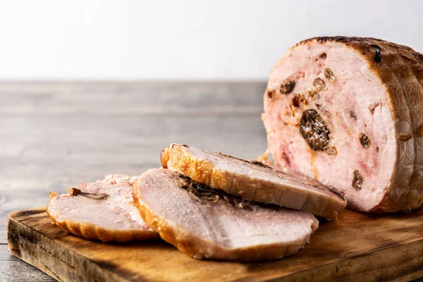 Pollo Relleno Con Nueces Sobre Mesa Madera Rústica Copiar Espacio — Foto de Stock