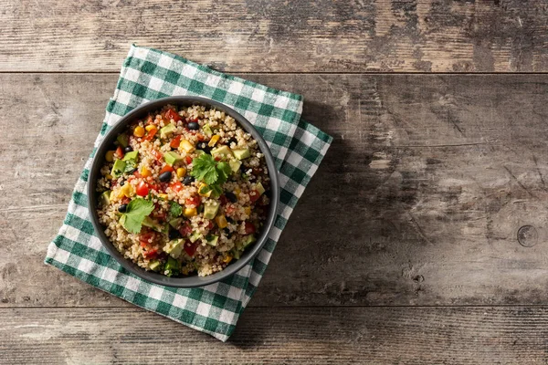 Ensalada Mexicana Con Quinua Tazón Sobre Mesa Madera Vista Superior — Foto de Stock