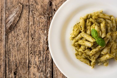 Tahta masada pesto soslu makarna..