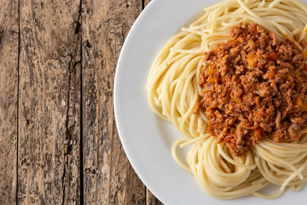 Spaghetti Met Worst Saus Houten Tafel — Stockfoto