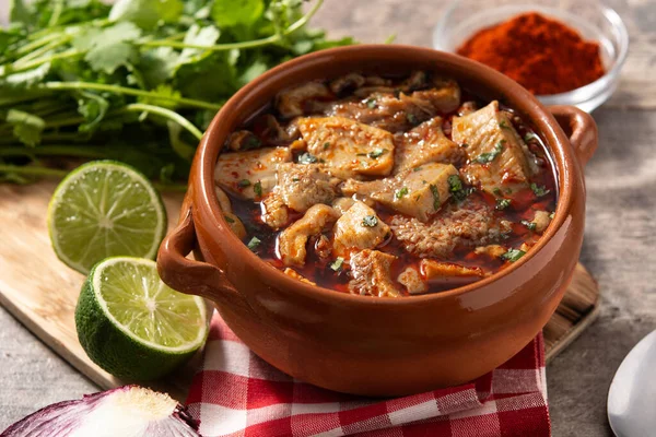 Sopa Tradicional Mondongo Menudo Sobre Mesa Madera — Foto de Stock