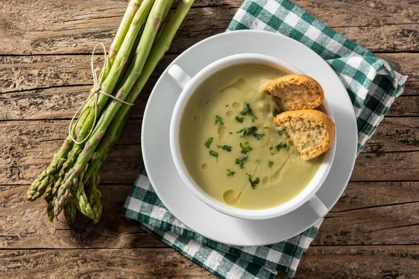 Verse Aspergesoep Houten Tafel Bovenaanzicht — Stockfoto