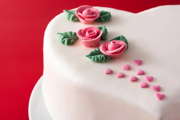 Heart Cake Valentine Day Mother Day Birthday Decorated Roses Pink — стоковое фото