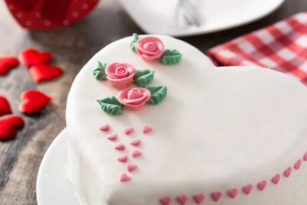 Heart Cake Valentine Day Mother Day Birthday Decorated Roses Pink — Stock Photo, Image