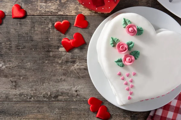 Heart Cake Valentine Day Mother Day Birthday Decorated Roses Pink — Stock Photo, Image