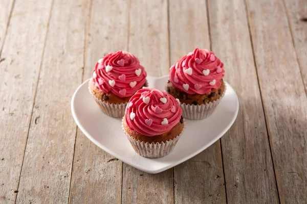 Cupcakes Decorados Con Corazones Azúcar Para Día San Valentín Mesa — Foto de Stock