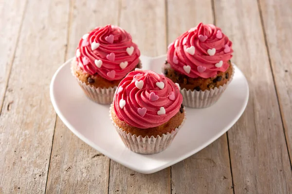Cupcakes Decorados Com Corações Açúcar Para Dia Dos Namorados Mesa — Fotografia de Stock