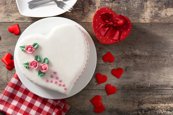 Heart Cake Valentine Day Mother Day Birthday Decorated Roses Pink — Stock Photo, Image