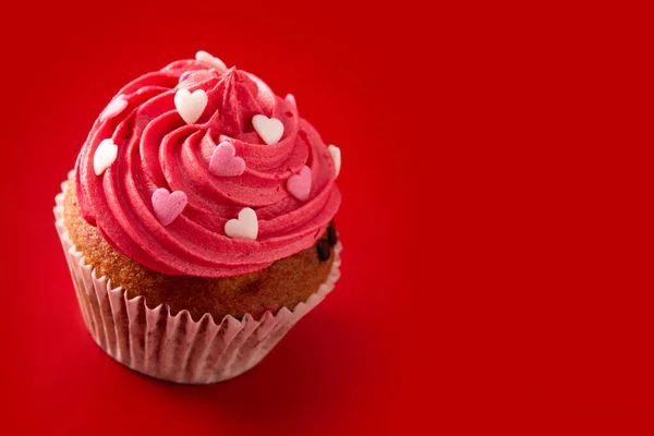 Cupcake Decorado Con Corazones Azúcar Para Día San Valentín Sobre — Foto de Stock
