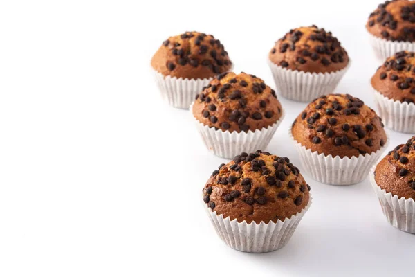 Net Gebakken Chocolade Muffins Geïsoleerd Witte Achtergrond Kopieerruimte — Stockfoto