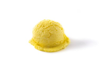 Limonlu dondurma kepçesi beyaz arka planda izole edilmiş