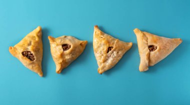 Mavi arka planda geleneksel Ortadoğu şişmanlatıcı