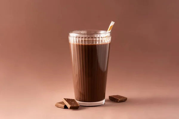 Chocolade Milkshake Glas Bruine Ondergrond — Stockfoto