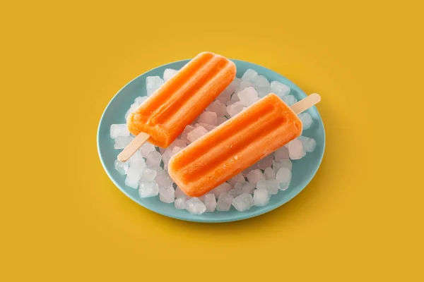 Orange Eis Stiel Auf Gelbem Hintergrund — Stockfoto
