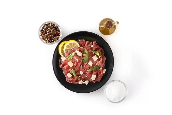 Carpaccio Manzo Marmorizzato Placca Nera Isolato Fondo Bianco — Foto Stock