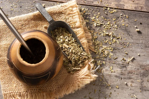 Traditioneller Yerba Mate Tee Auf Einem Holztisch — Stockfoto