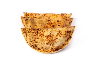 Beyaz arkaplanda geleneksel Şili börekleri izole