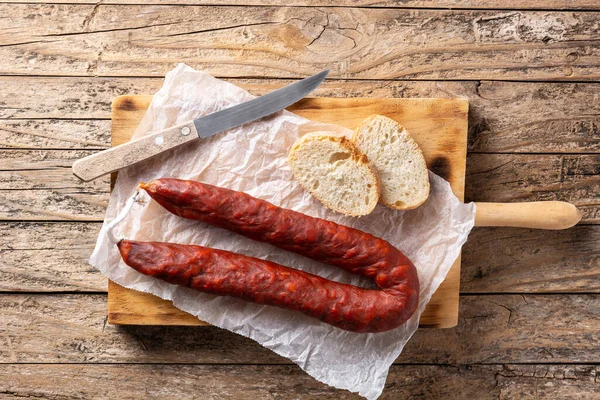 Spanish Chorizo Sausage Rustic Wooden Table Top View — Stock Photo, Image