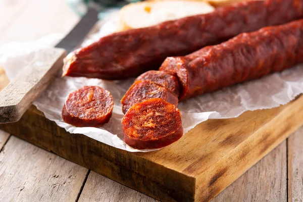 Salchicha Chorizo Española Sobre Mesa Rústica Madera — Foto de Stock