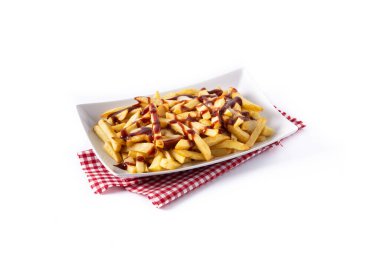 Geleneksel Kanada Poutine beyaz arka planda izole