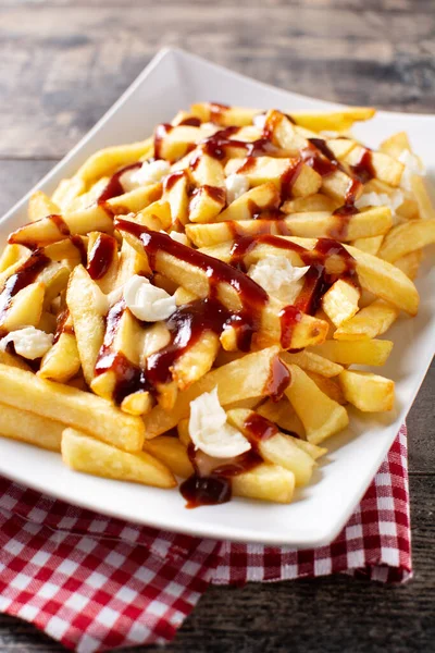 Traditional Canadian Poutine Wooden Table — Stock Photo, Image