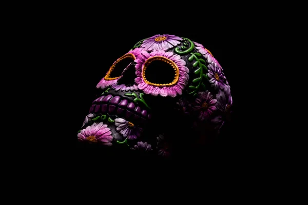 Calavera Típica Mexicana Con Flores Pintadas Sobre Fondo Negro Día — Foto de Stock