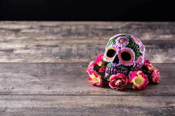 Τυπικό Μεξικάνικο Κρανίο Και Λουλούδια Diadem Ξύλινο Τραπέζι Dia Los — Φωτογραφία Αρχείου