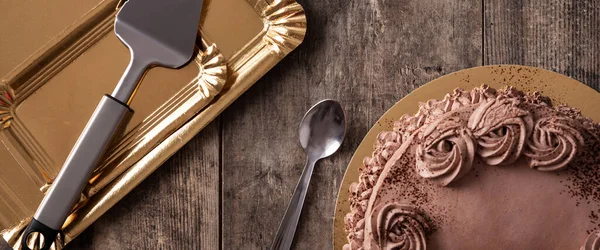 Кусок Шоколадного Торта Трюфелями Деревянном Столе Панорама — стоковое фото