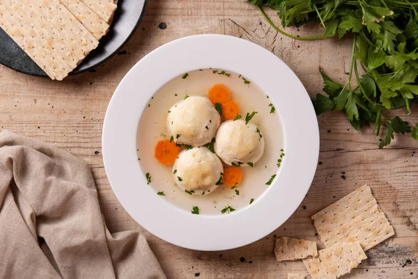 Traditional Jewish Matzah Ball Soup Matzah Bread Wooden Table — Stock Photo, Image