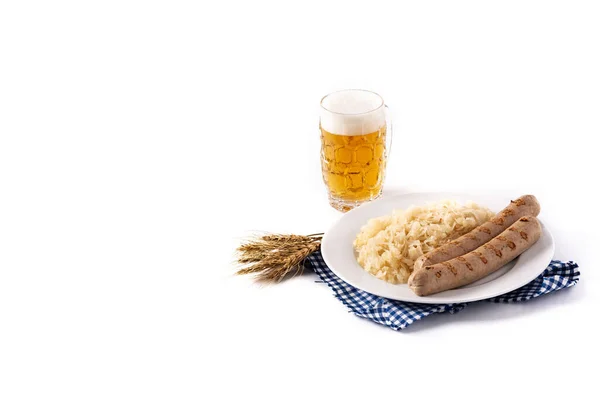 Salsicha Bratwurst Chucrute Pretzels Cerveja Isolada Sobre Fundo Branco — Fotografia de Stock