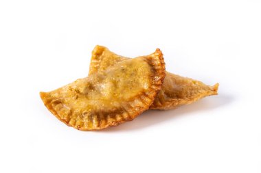 Beyaz arkaplanda izole edilmiş balkabağı empanadillası.