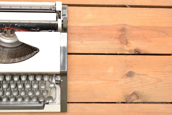 Máquina de escribir sobre madera — Foto de Stock