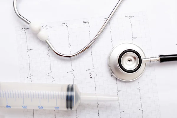 Electrocardiogram and stethoscope — Stock Photo, Image