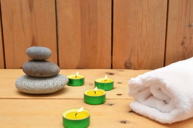 Mumlar, zen taş ve ahşap üzerine havlu