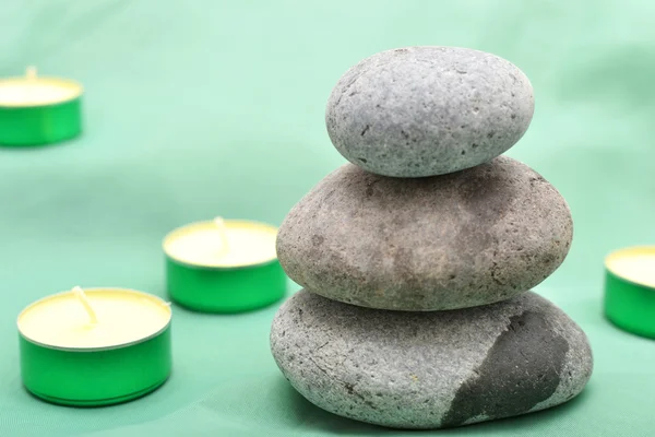 Piedras y velas zen — Foto de Stock