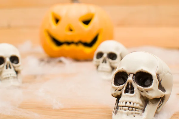 Zucca e teschi di Halloween — Foto Stock