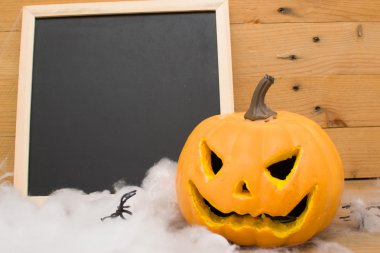 Cadılar Bayramı Balkabağı ile bir yazı tahtası