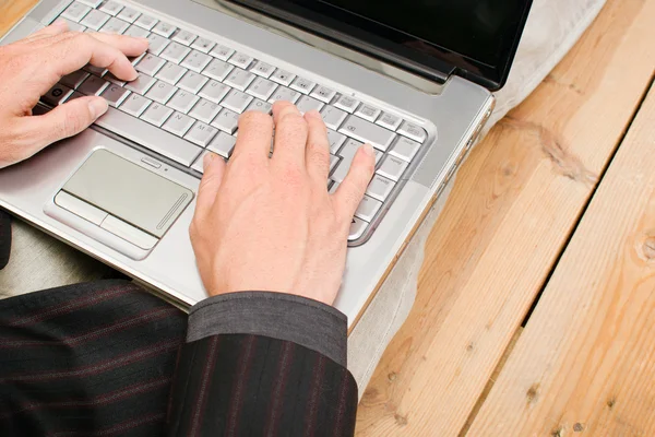 Empresário trabalhando com seu computador — Fotografia de Stock