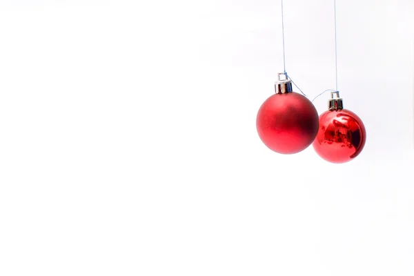 Twee kerstballen opknoping — Stockfoto