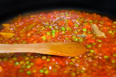 Paella hazırlıyorum.