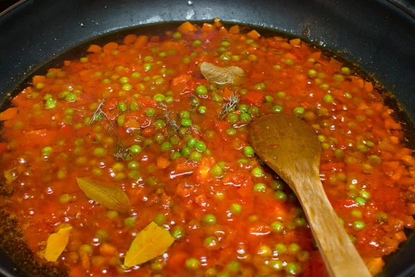 Bereiding van paella — Stockfoto