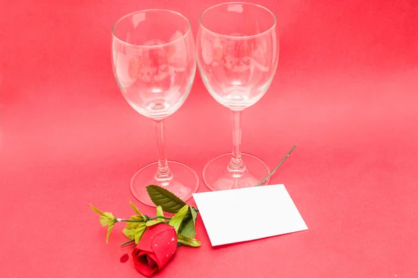 Óculos de cristal e rosas — Fotografia de Stock