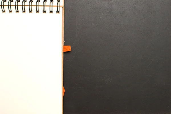 Caderno e quadro-negro — Fotografia de Stock