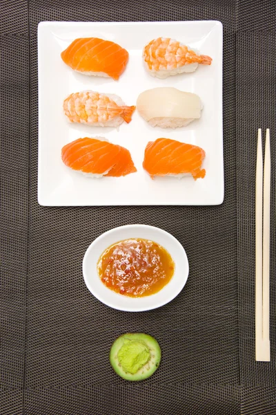 Sushi och wasabi — Stockfoto